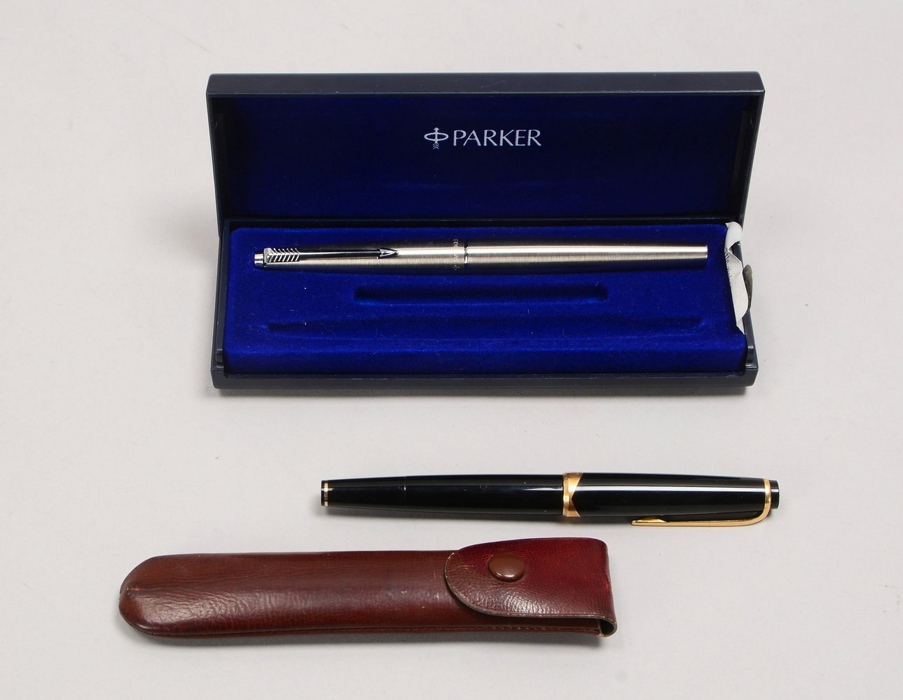Sammler-Schreibwerkzeuge, 2 Füllfederhalter: 1x 'Parker', 1x 'Montblanc'
