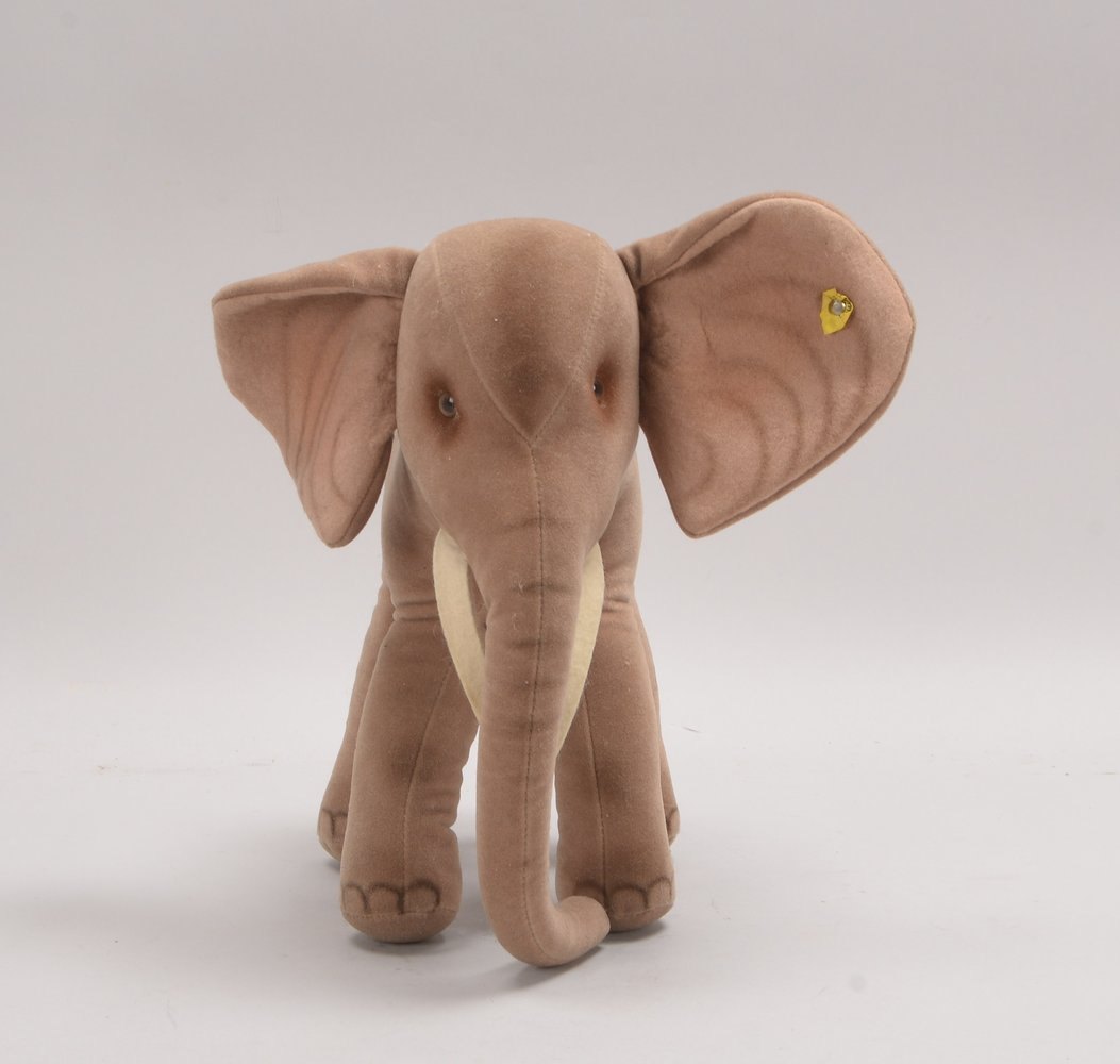 'Steiff'-Stofftier, Elefant 'Trompy', mit braunem Filzstoff; Höhe 27 cm, Länge 26 cm