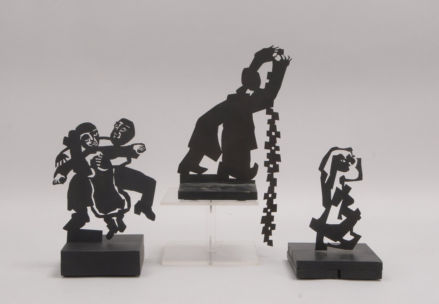 Skiba, Stefan, 3 'Grafische Skulpturen', figürl. Metall-Silhouetten auf Holzsockel, sign./dat.