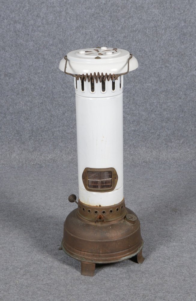 Alter Petroleum-Ofen, original 'Vewag' Eschebach/Dresden; Höhe 65 cm