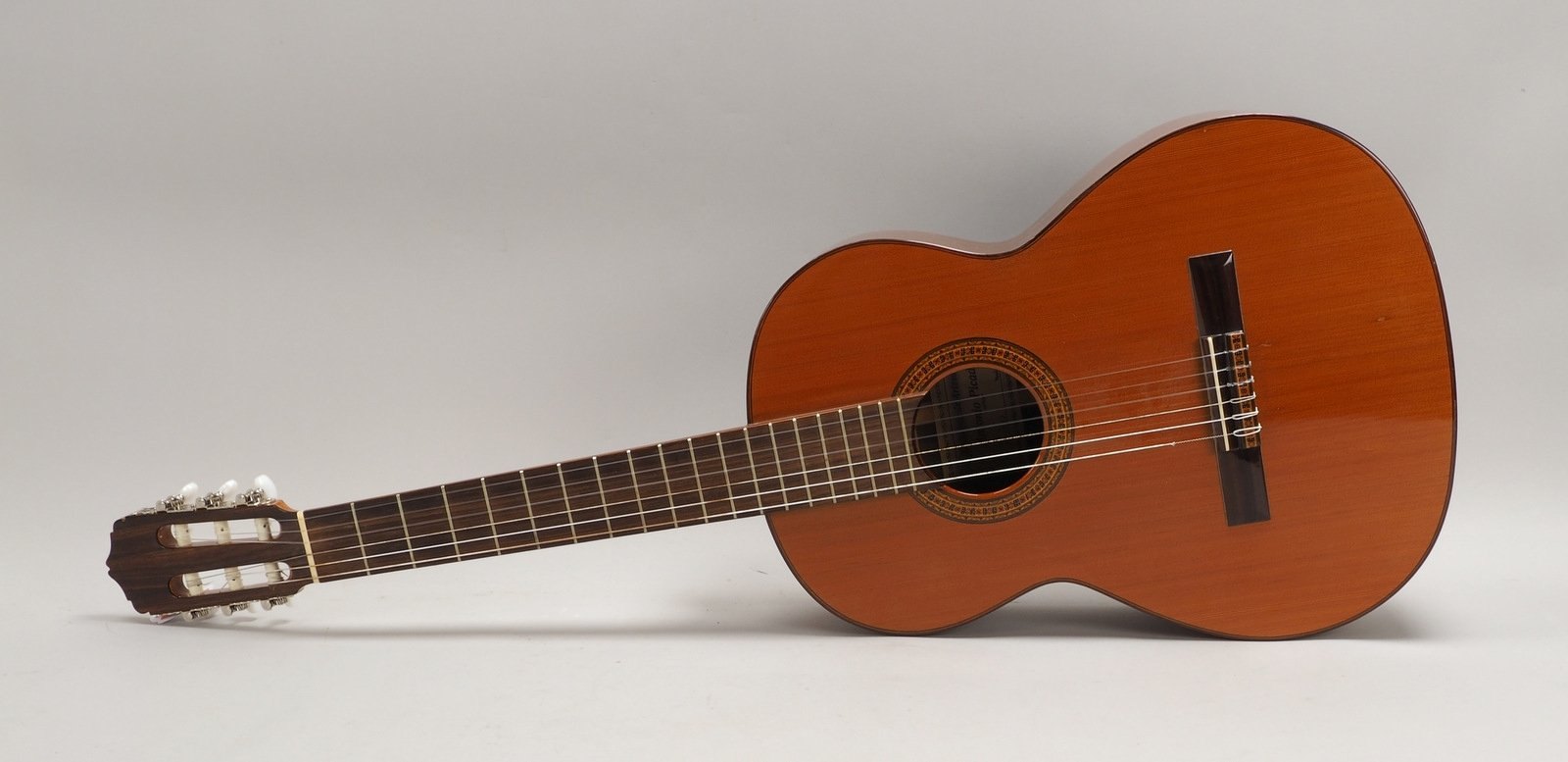 Konzertgitarre, bez. 'Guitarras de Artesania', 'Mod. 45', Geigenbauer: Ant. Picado (1987)
