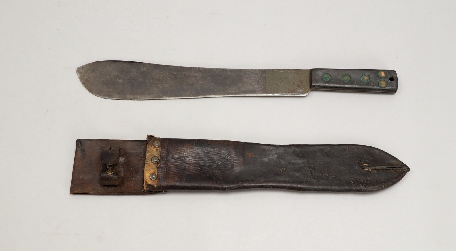 Machete (II. WK), 'Martindale & Co.'/England; Länge 50 cm - in orig. Lederscheide