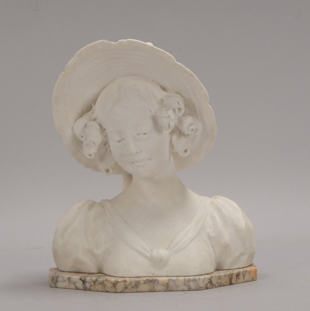 Mädchenbüste, verso signiert, Figur im Sockel datiert '1925', auf Marmorplinthe; Höhe 23 cm