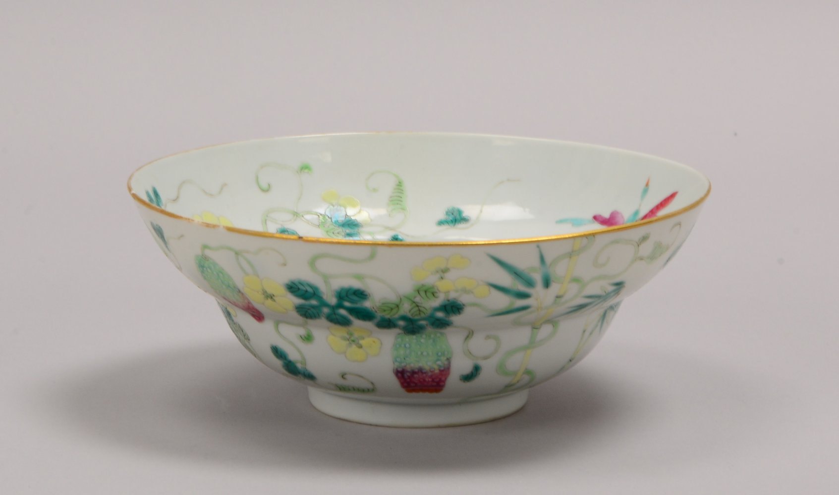 Schale (China), antik, im Boden 6-fach gemarkt; Ø 17,5 cm (minimale Bestoßung)