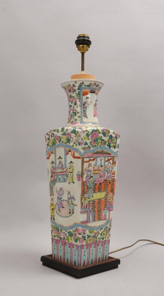 Vasenlampe (China), Vierkantvasenkorpus, polychrome Bemalung, funktionsfähig!; H. 76 cm