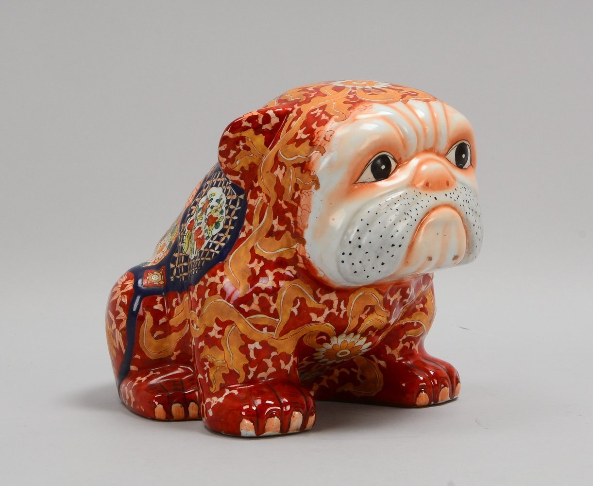 Porzellanfigur (China), 'Hund', mit Imari-Malerei, im Boden gemarkt; Höhe 20 cm