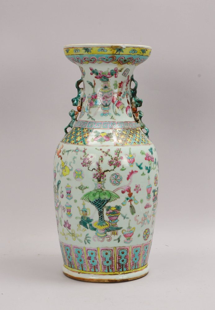 Balustervase (China), 'Famille Verte', Dekor '1.000 Antiquitäten'; Höhe 45,5 cm