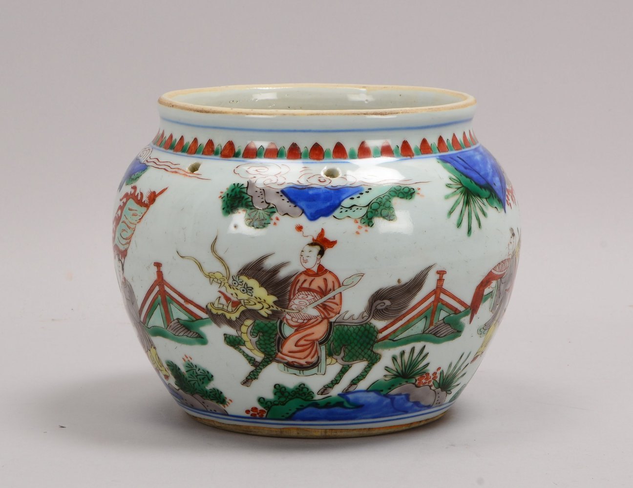 Übertopf (China), polychr. Bemalung ('Reiter und Fahnenträger'), 4x Bohrung für Aufh.