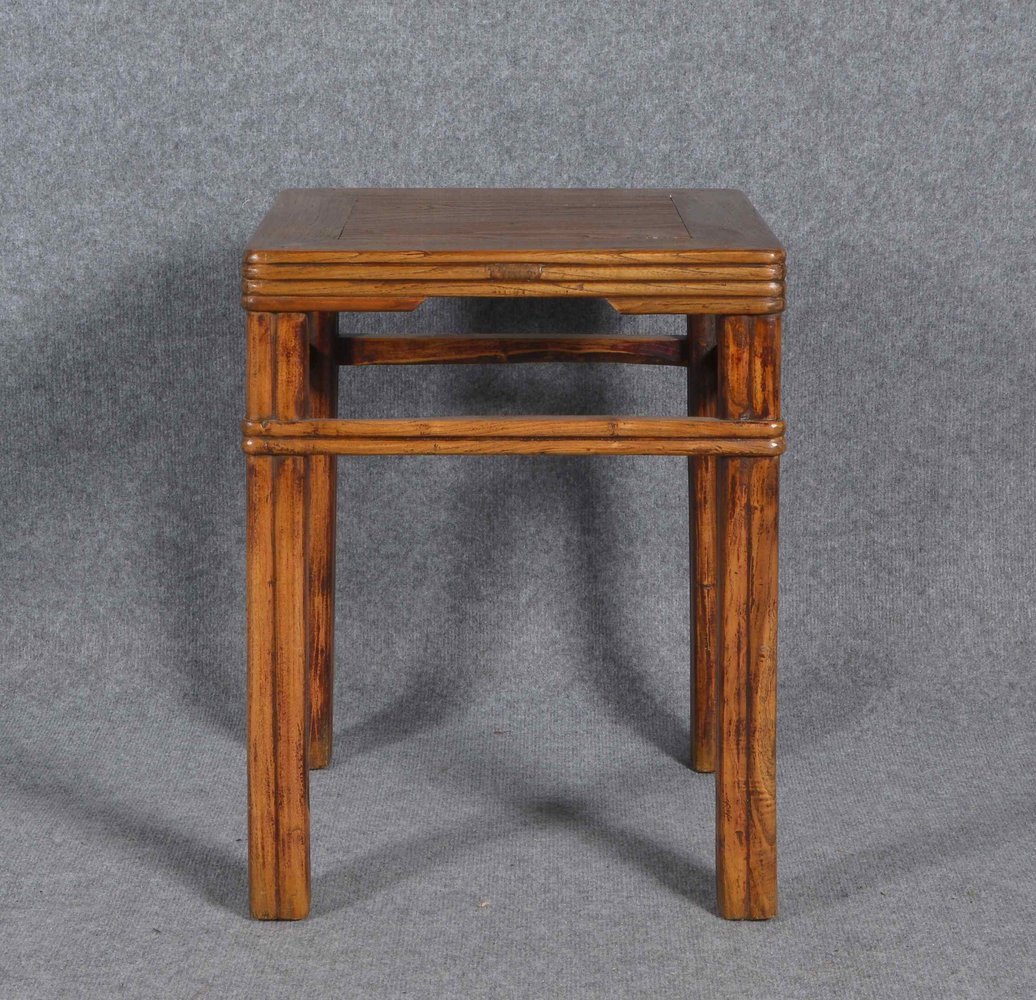 Beistelltisch, Ulmenholz, quadrat. Deckplatte; Höhe 54 cm, Breite 41 cm, Tiefe 40 cm