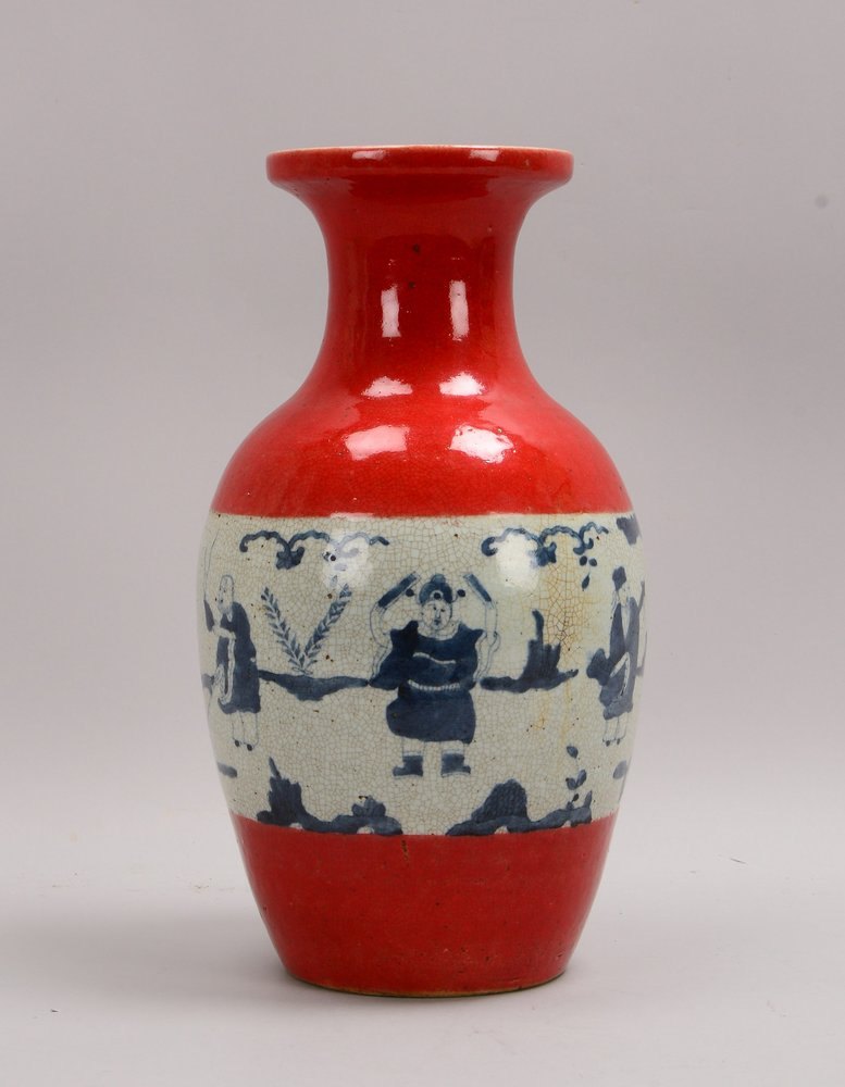 Porzellanvase, figürl. Darst., blaue Unterglasurmalerei auf Cracquelé, teils rot gef.
