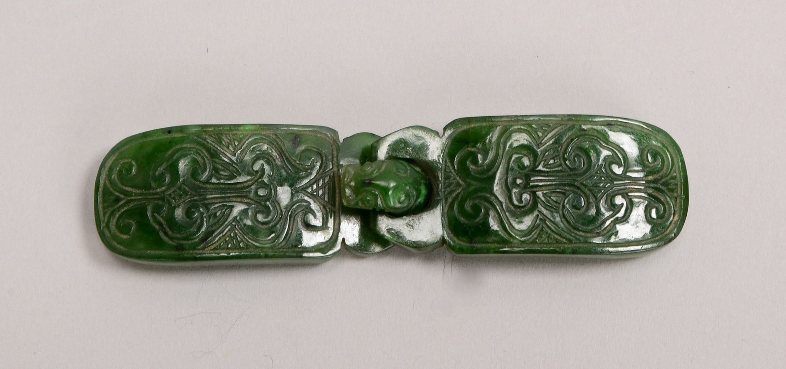 Gürtelschnalle (China), Jade - aus Sammlungsauflösung