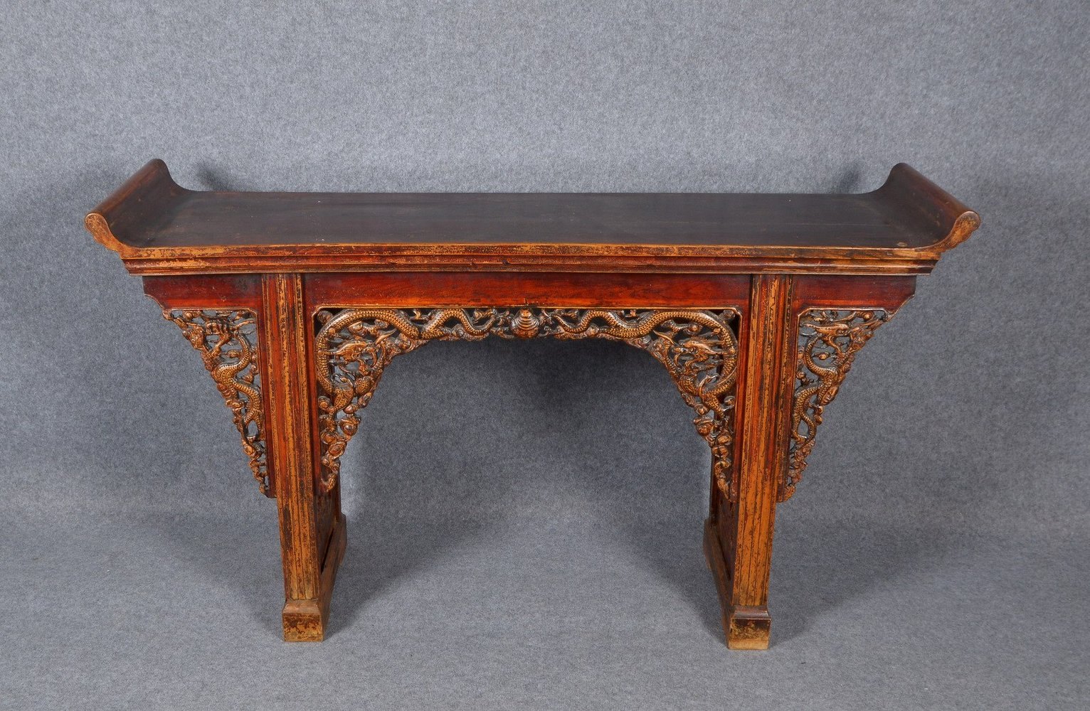 Sideboard, Hartholz, relief./durchbr. Schnitzereien (Drachenmotive), mit Siegel