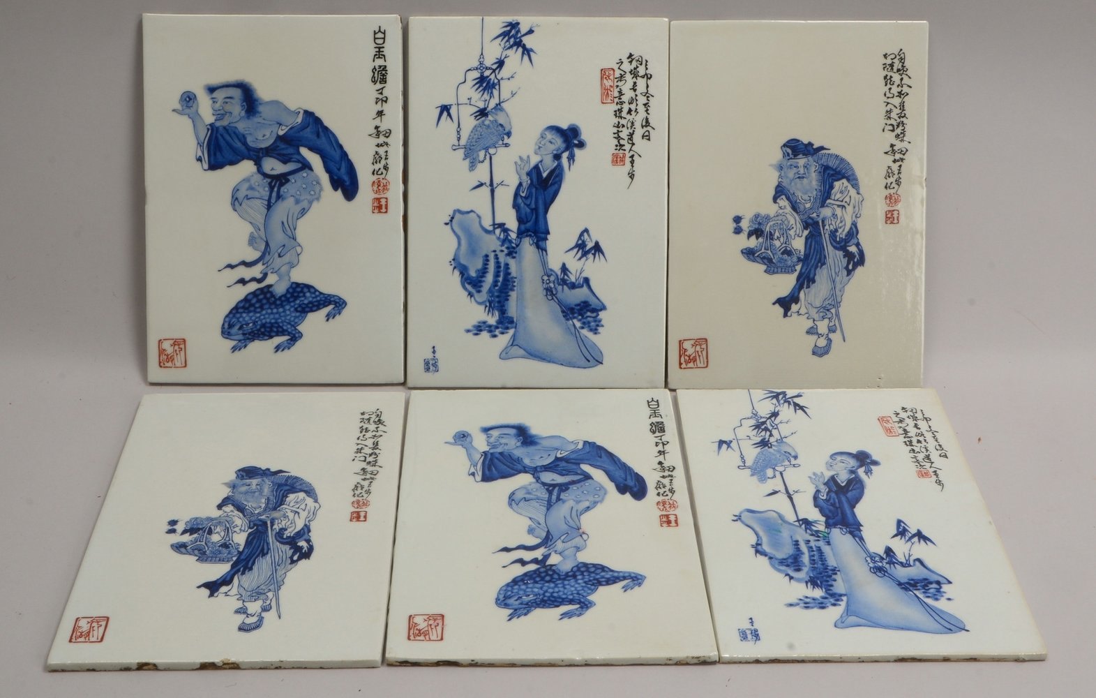 6 bemalte Fliesen, versch. Motive in blauer Aufglasurmalerei, sign./mit chin. Schrift