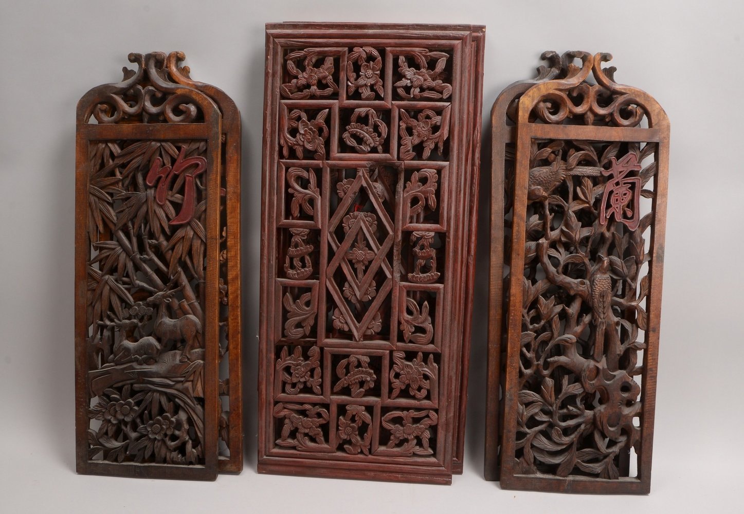 6 Wandkassetten (China), Holz durchbr. geschnitzt (Tier- und florale Motive), versch. Ausf.