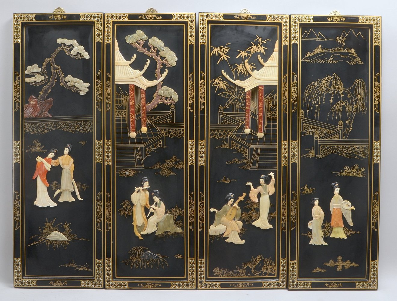 4 Wandbilder, mit Perlmutt-/Schmuckstein- und Goldstaffage, auf Schwarzlack-Kass.
