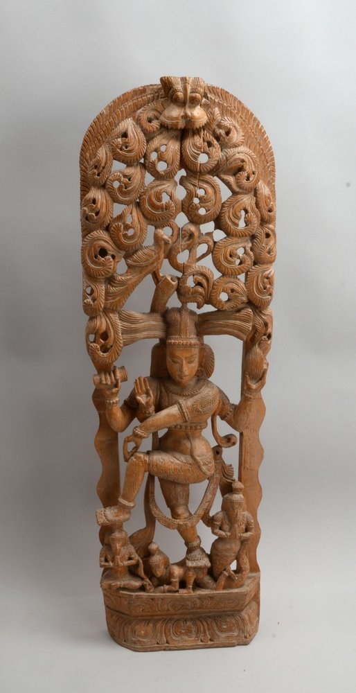 Holzschnitzerei, '4-arm. Shiva mit Gefolge', halbplast./durchbr. - mit Wandkonsole