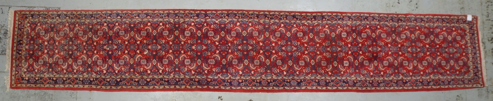 Lange Sarough-Galerie, feste Knüpfung, hochflorig - in gutem Zustand; Maße 525 x 88 cm