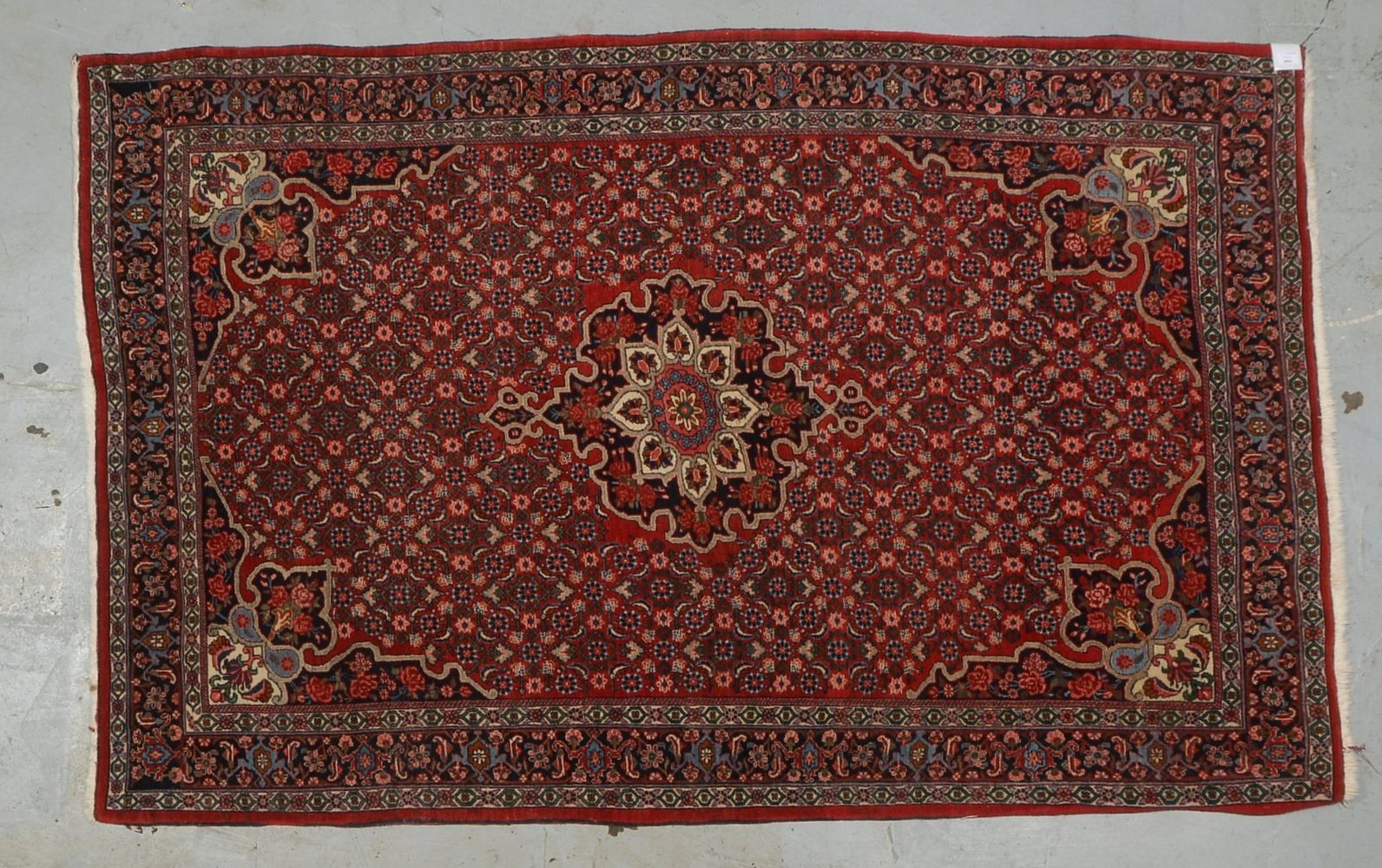 Bidjar, mittelfeine bis feine Knüpfung, dichter Flor - guter Zust.; Maße 209 x 134 cm