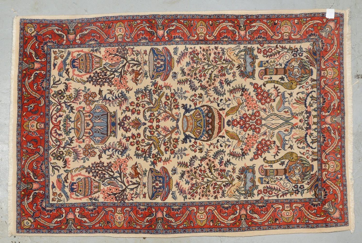 Sarough, mittelfeine Kn., hellgrundig, dichter Flor - guter Zust.; Maße 207 x 139 cm