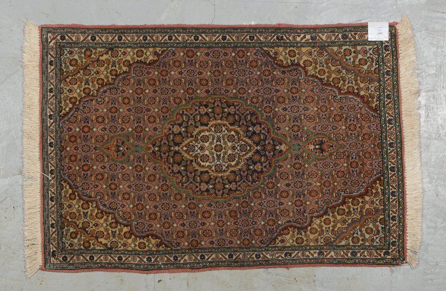 Täbriz-Orientbrücke, mit kl. Seidenanteilen, feine Kn., insges. guter Zust.; Maße 89 x 61 cm