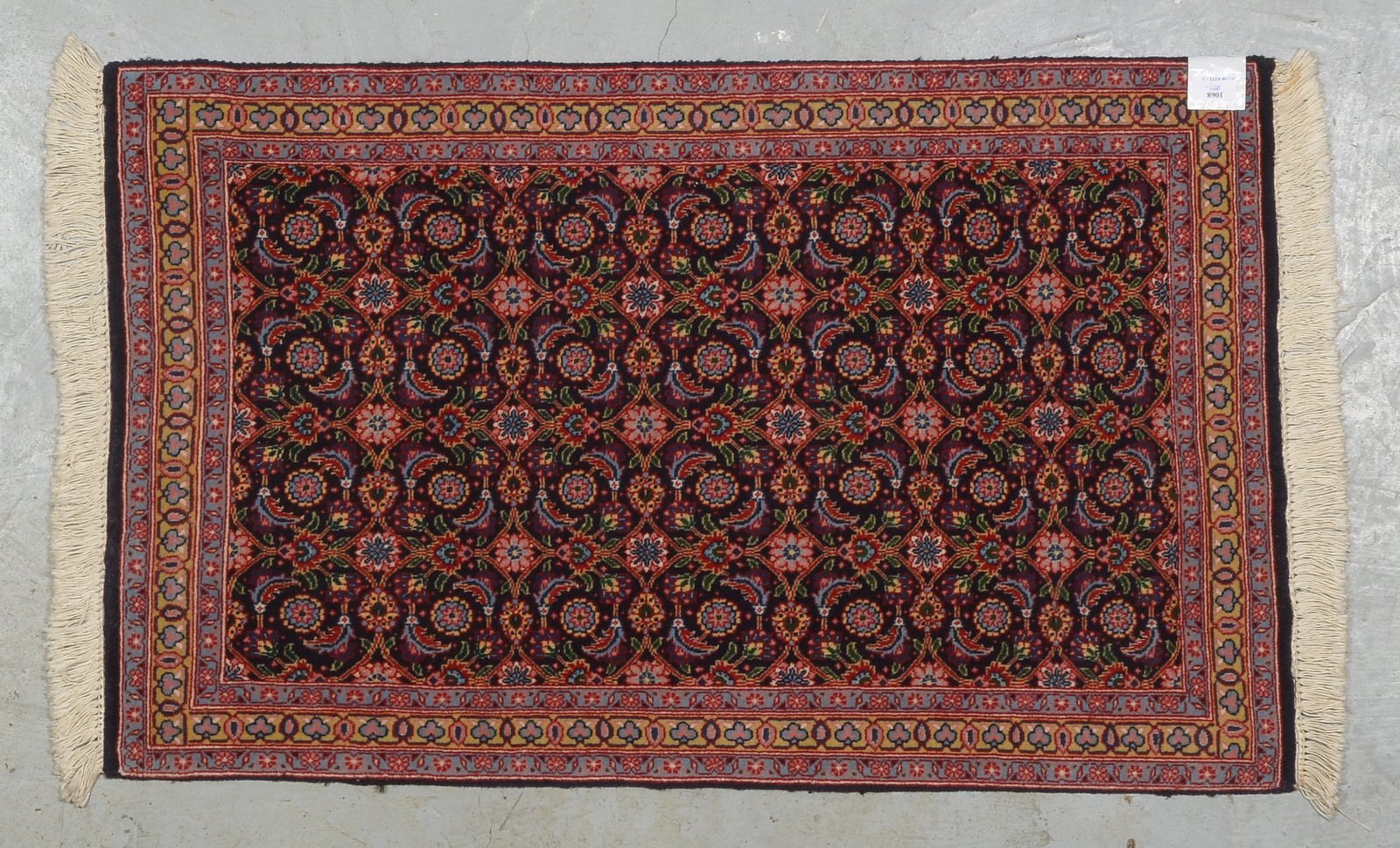 Täbriz-Orientbrücke, sehr feine Kn., Flor in insgesamt gutem Zustand; Maße 104 x 64 cm