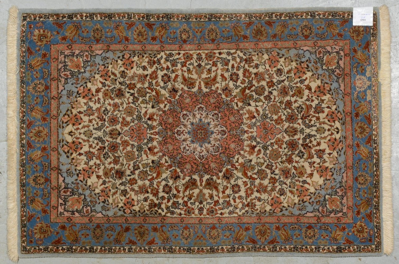 Orientbrücke, sehr feine Knüpfung, Flor in gutem Zustand; Maße 93 x 64 cm