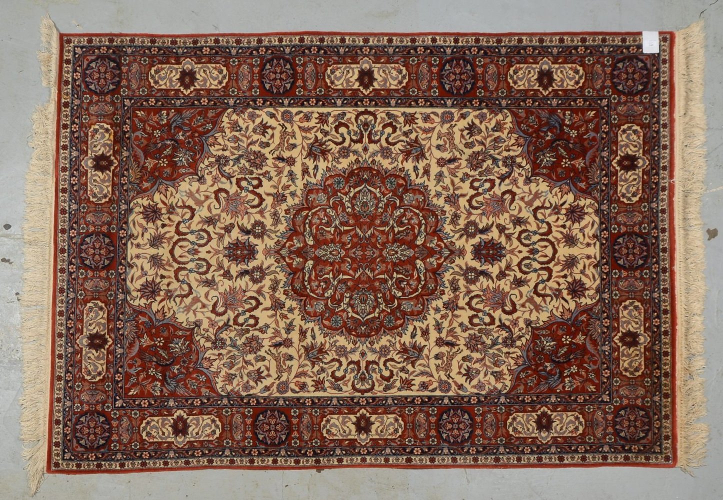 Isfahan (China), feine Knüpfung, Flor in gutem Zustand; Maße 200 x 139 cm