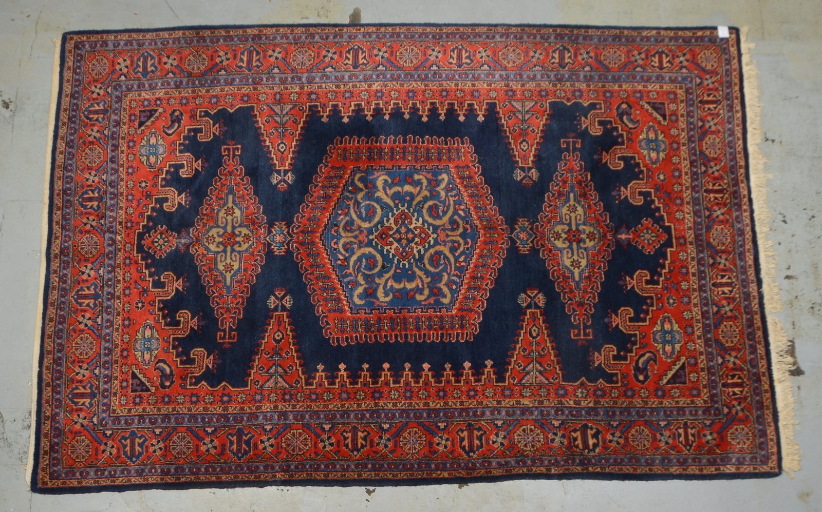 Viss, feste Knüpfung, gleichmäßig hoher Flor - in gutem Zustand; Maße 345 x 225 cm