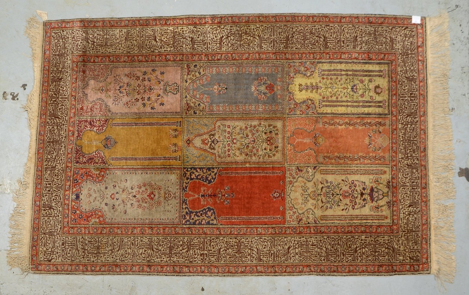 Kayseri, Seide auf Baumwolle, gleichm. Flor - in gutem Zustand; Maße 130 x 152 cm