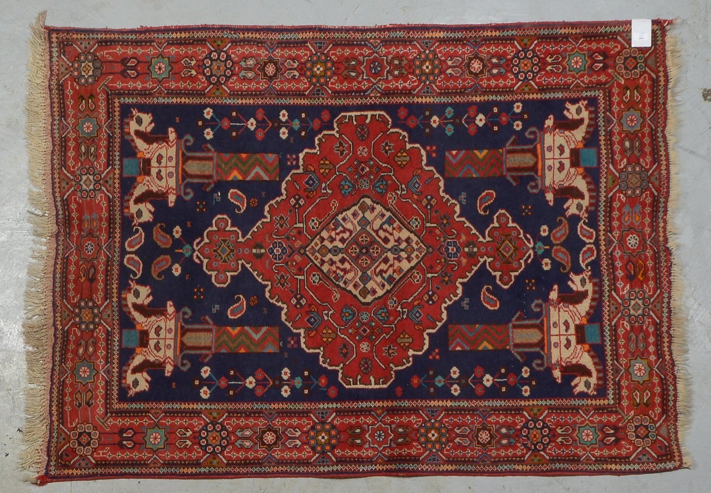 Gashgai, feste mittelfeine Kn., gleichmäßiger Flor - in gutem Zustand; Maße 165 x 122 cm