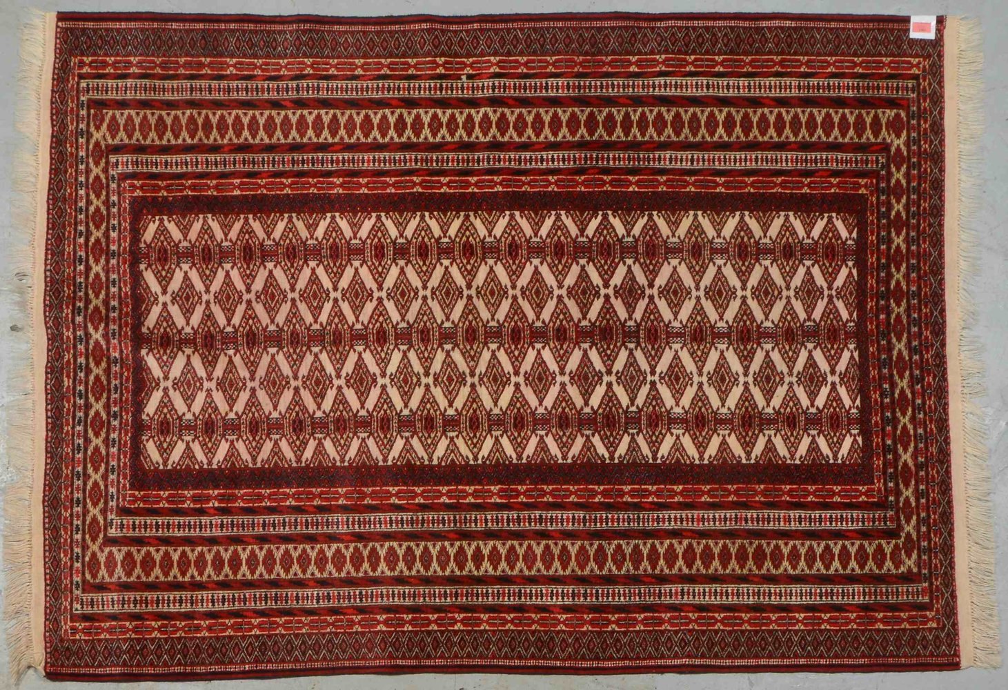 Bukhara-Orientteppich, feine Knüpfung, ringsum komplett, Flor in gutem Zustand