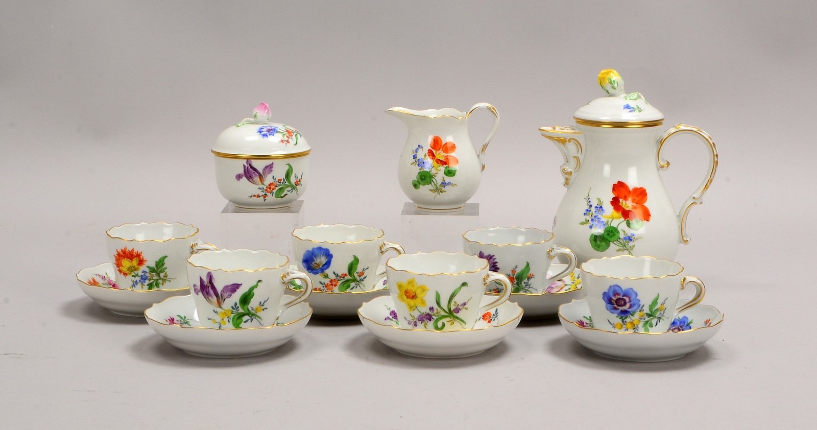 Meissen (2-gestr.), Mokkaservice, Dekor 'Deutsche Blume', mit Goldrand, kompl. für 6 Pers.