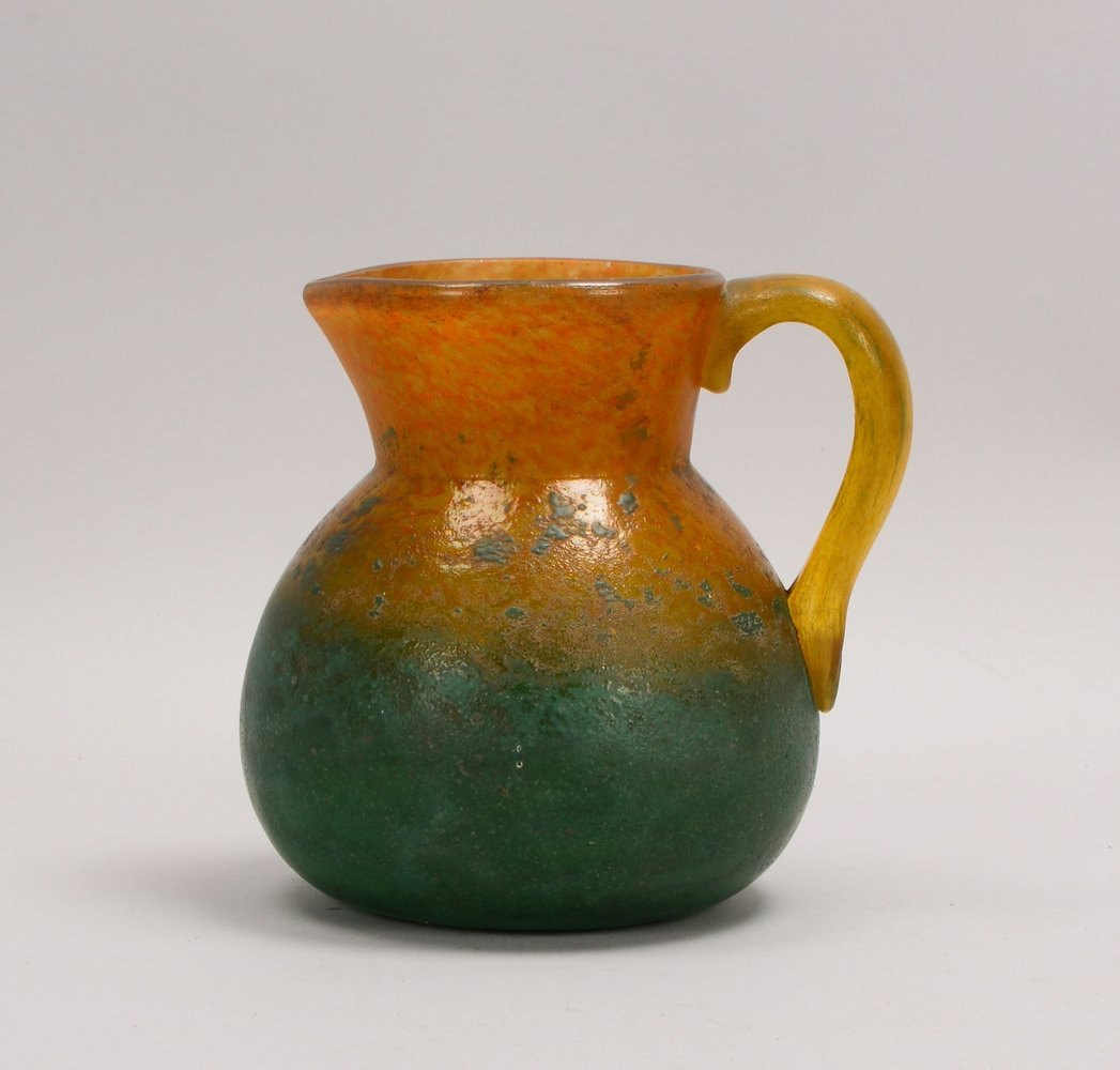 Glaskrug, bauchige Form mit kon. Hals, orange-grüne Aufschmelzung, Entw. Georges de Feure