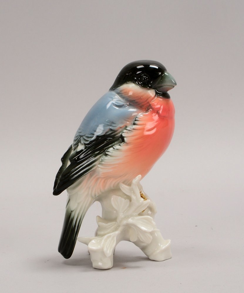 Ens/Volkstedt, Porzellanfigur, 'Gimpel auf Ast', polychrom staffiert; Höhe 13 cm