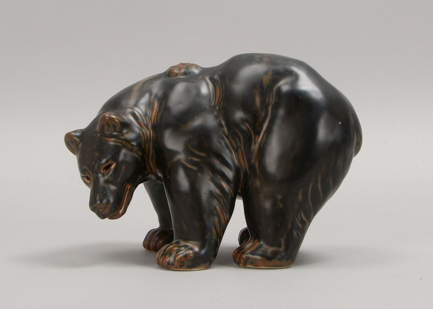 Royal Copenhagen, Porz.-Figur, 'Schwarzbär', Entw. Knud Kyhn (1950); Höhe 15 cm