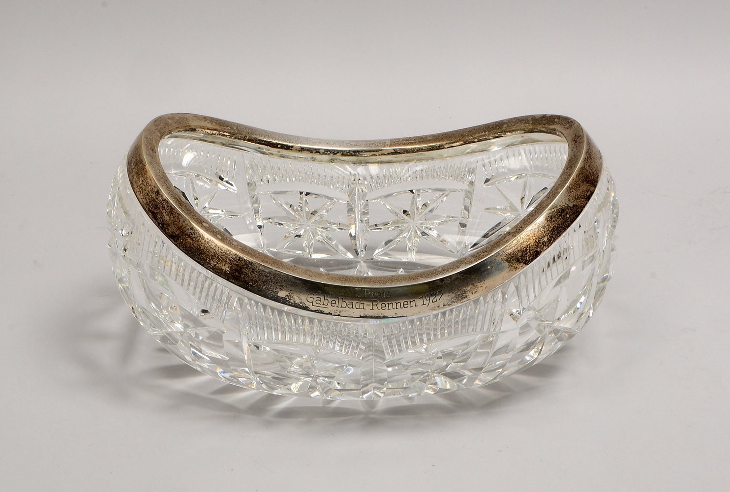 Glasschale, klares Kristallglas, mit Sternschliff und Silber-Montierung, graviert