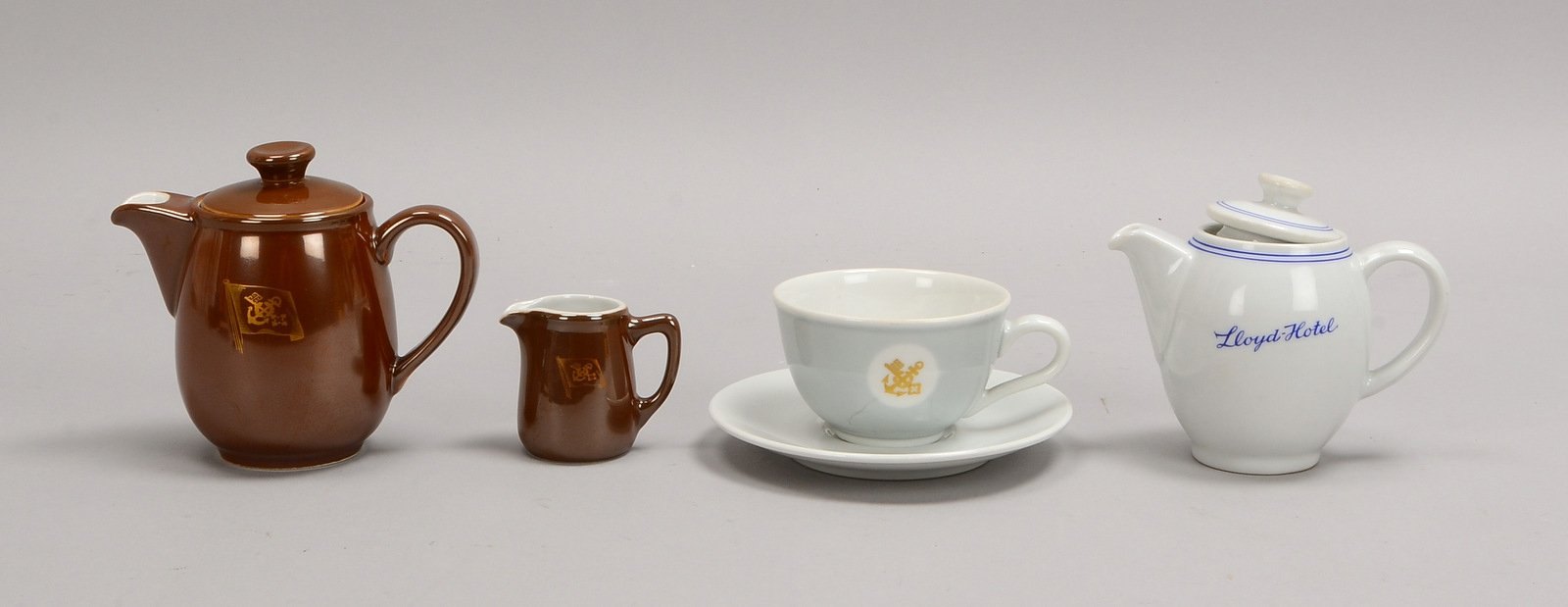 4 Sammler-Porzellanteile, 'NDL': 3x Bauscher-Kännchen, sowie 1 Rosenthal-Tasse
