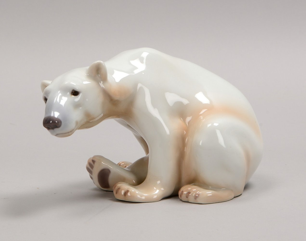 Bing & Grøndahl, Porz.-Figur, 'Eisbär', Mod. '1629', partiell staffiert, Entw. Dahl Jensen