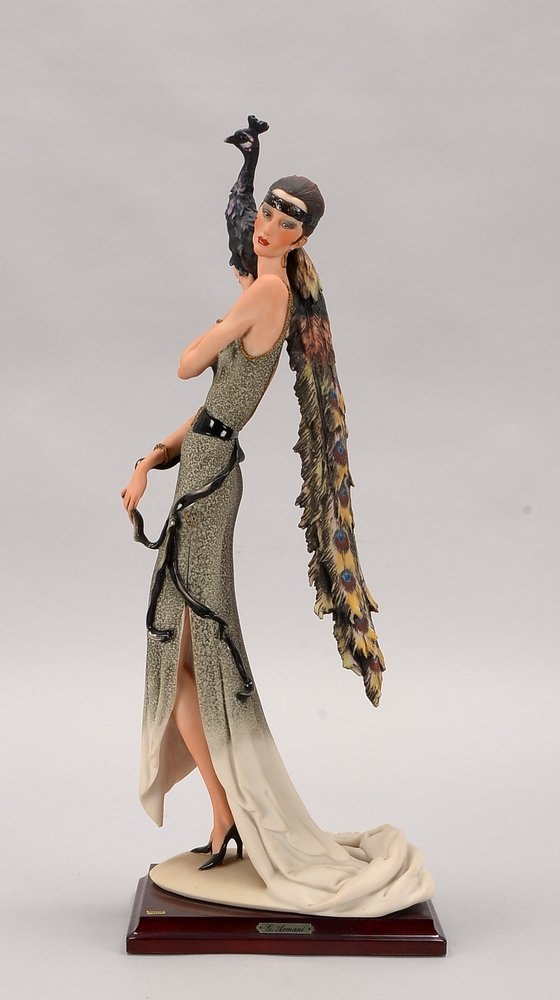 Giuseppe Armani/Florenz, Porz.-Figur, '20er Jahre-Dame mit Pfau', sign., auf Holzsockel
