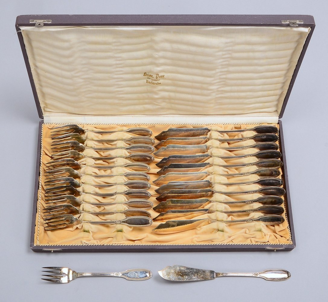 Fischbesteck, 800 Silber, für 12 Personen, im Etui; Gewicht 1.105 g