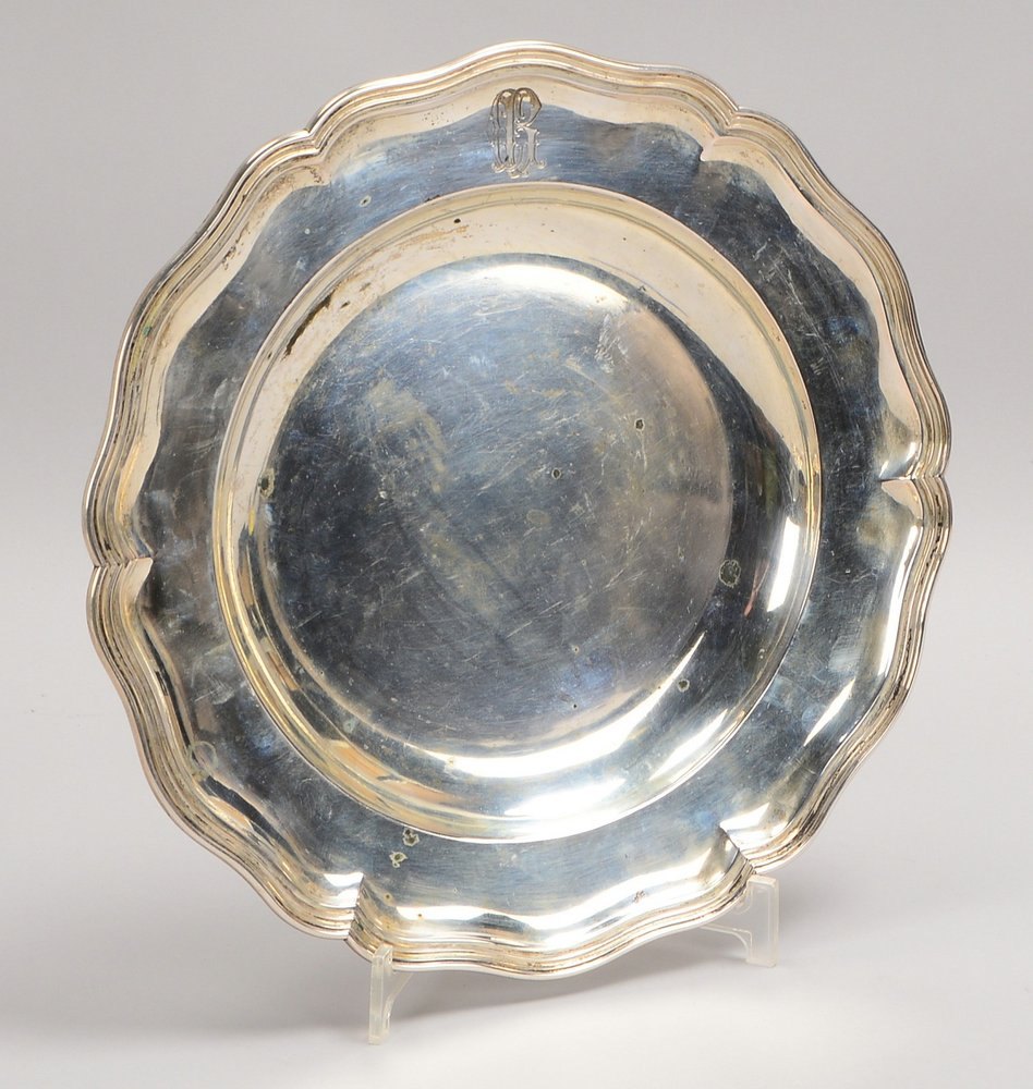 Silberteller, 800 Silber, mit Dresdner Barockrand, Fahne monogr. 'CB'; Ø 31 cm