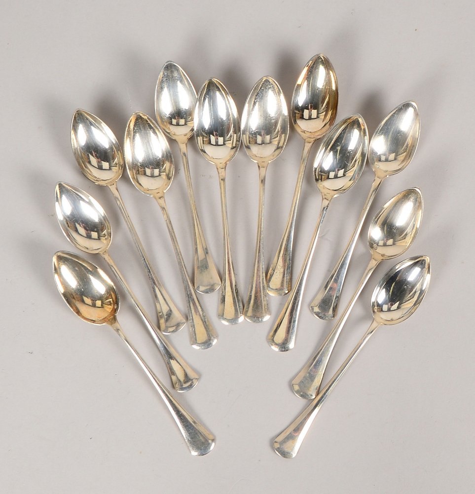 10 Teelöffel, 800 Silber, punz. (Manufakturpunze und 'Standbeschau'); Gew. 271 g