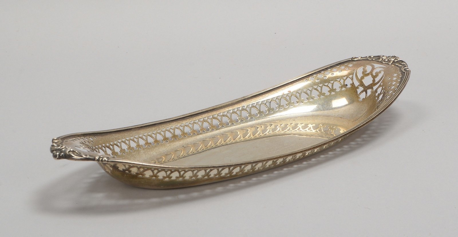 Schale, 925 Sterlingsilber, ovale Form, mit durchbr. Rand; Länge 33 cm, Gew. 303 g