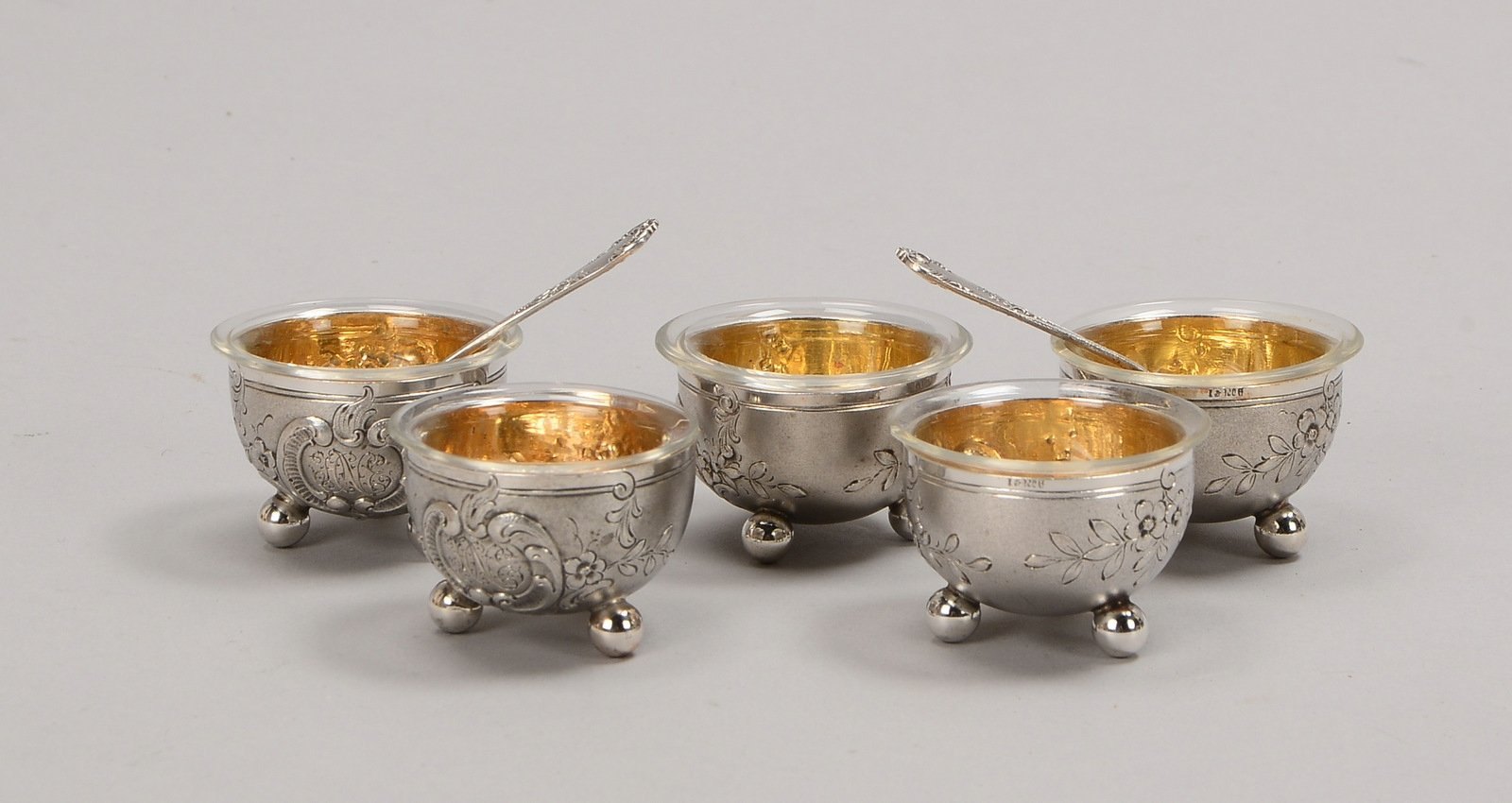 5 Salièren, 800 Silber, mit Glaseinsatz/2x mit Silberlöffel; Gew./ohne Glas: 128 g