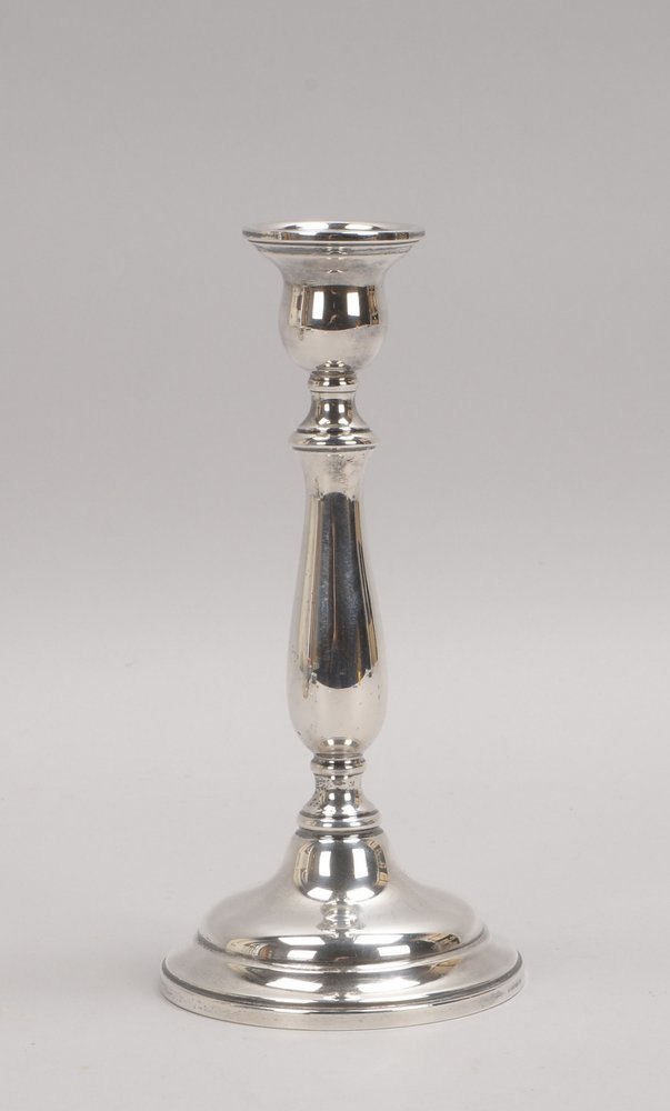 Tisch-Kerzenleuchter, 925 Sterlingsilber, mit Balusterschaft - Sockel gefüllt!; Höhe 23 cm