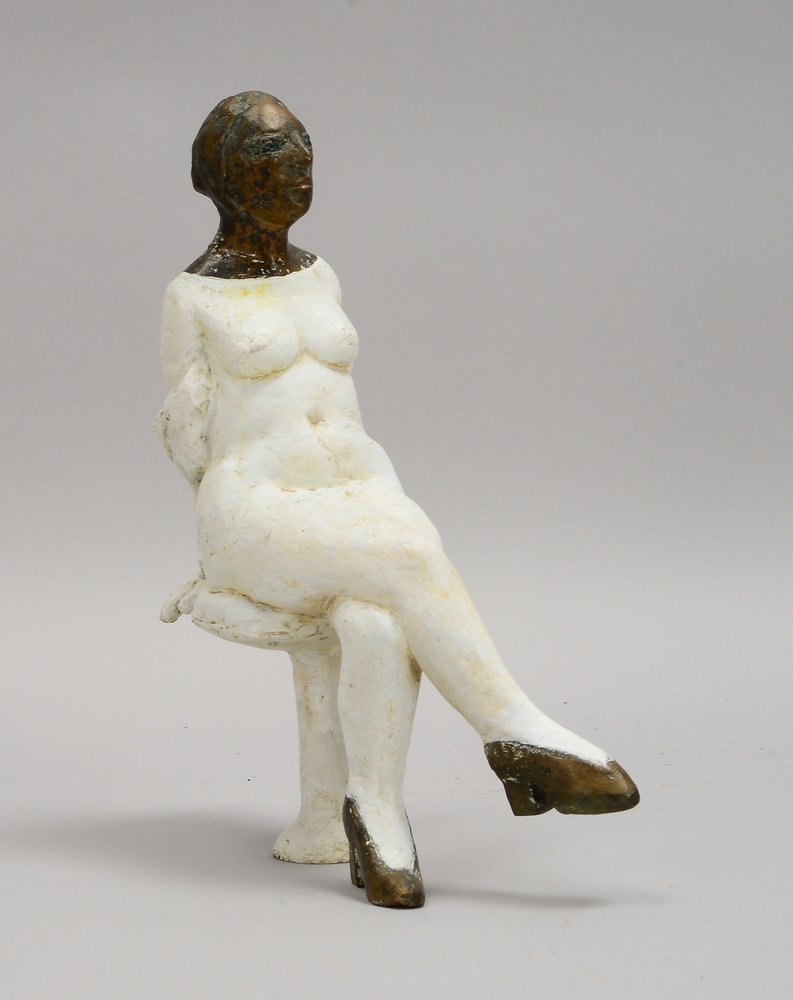 Eufe, Gisela, Bronzeskulptur, 'Sich entkleidende Frau auf Hocker', 2-farb. Guss