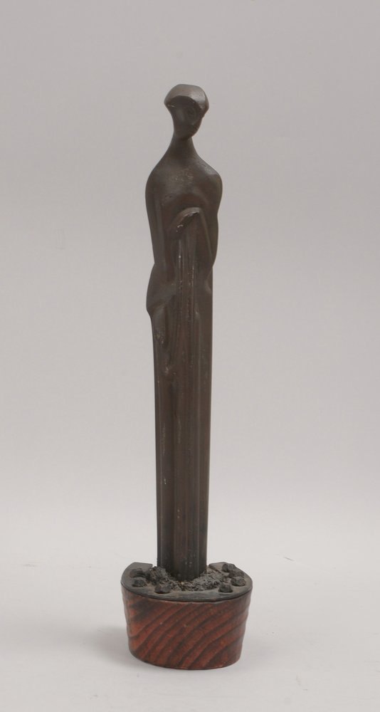 Remiëns, Adriaans zugeschr., Bronzeskulptur, 'Frau im langen Gewand', unsign.