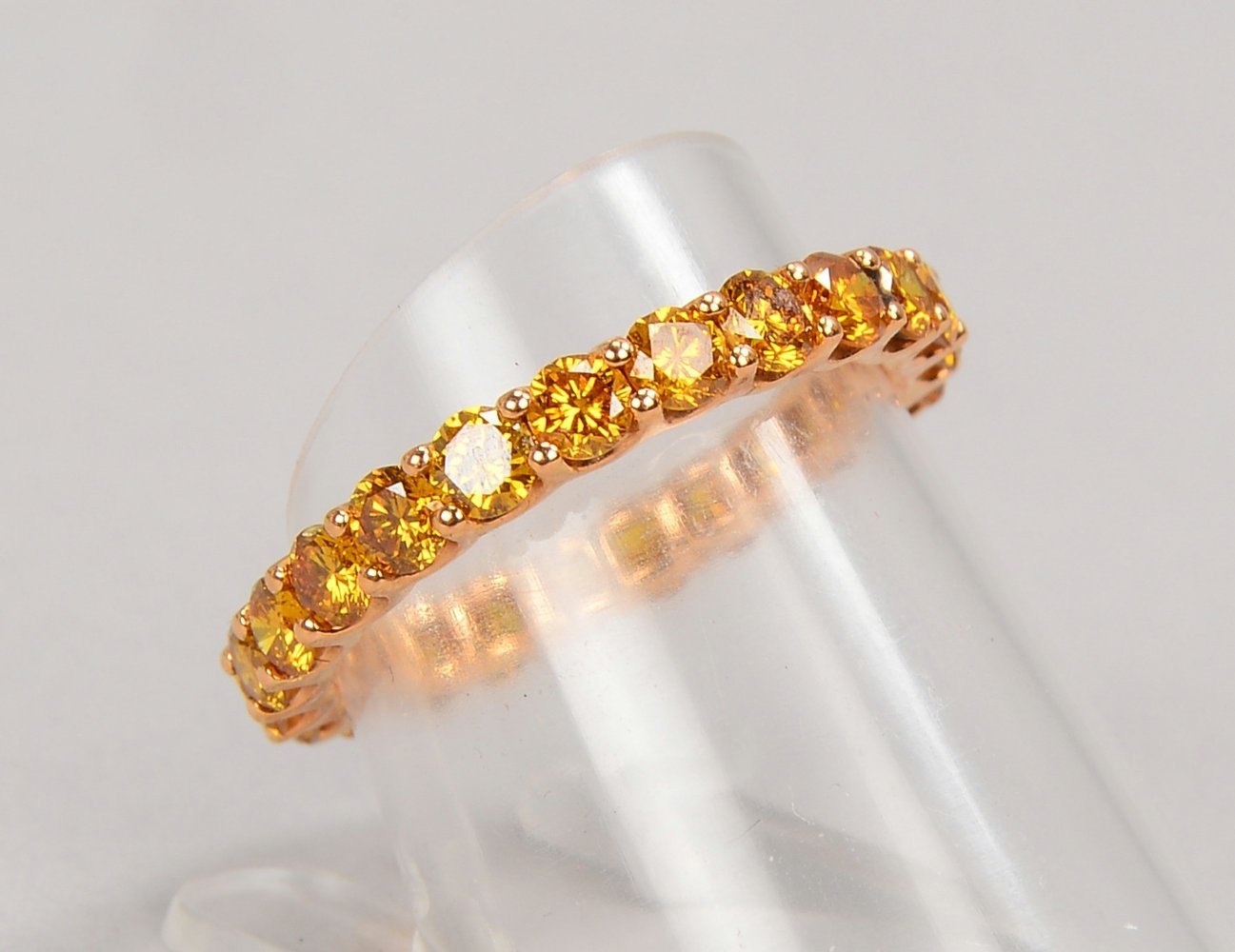 Ring, 750/18 kt RG (gest.), mit 23x Brill./zus. ca. 2,20 ct, 'Orange-Yellow', 'Si'; RG 54