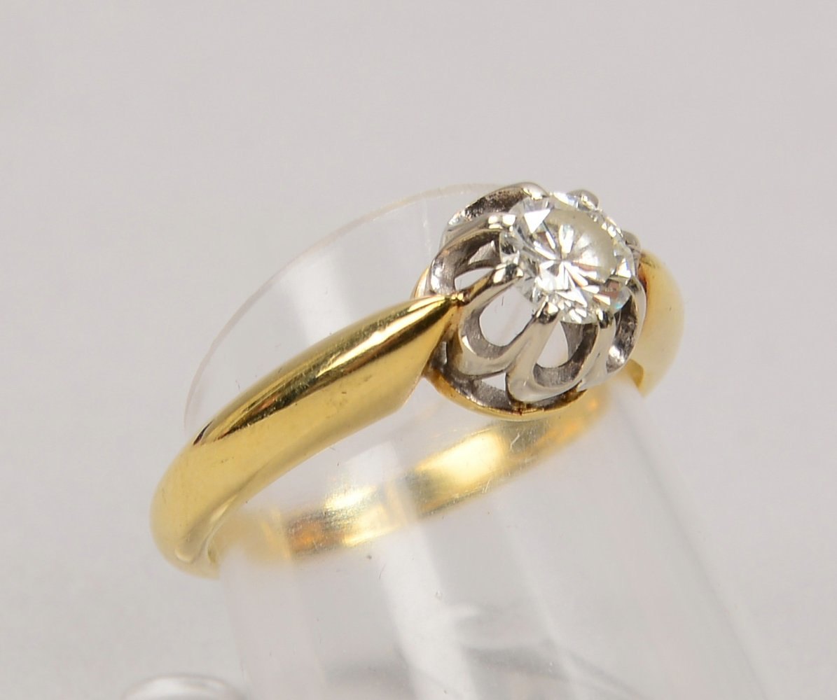 Ring, 585 GG/WG, mit einzelnem Brill./ca. 0,50 ct, 'W - Vsi'; RG 55, Gew. 5 g
