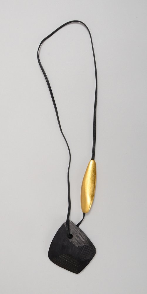 Monies, Designer-Collier, 2x Anhänger aus Ebenholz/Kamagong und Goldfolie, an Lederband